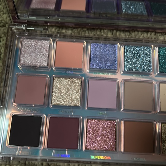 Huda beauty mercury retrograde palette - Picture 2 of 4
